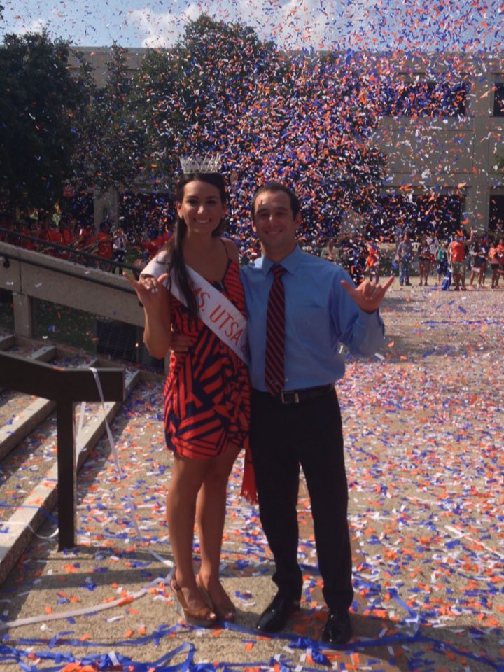 DunnForTexas's tweet photo. @RebeccaKSmith Love you forever! 👸🤴💙🧡 https://t.co/WoduK4REeI