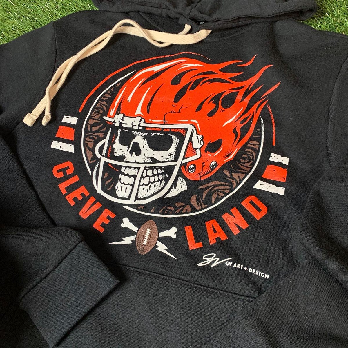 GVartwork's tweet image. Almost Kickoff time! And it’s a big one! 

Time for a GV Game Day giveaway! 

RT, like this post and follow us to win a $30 GV Gift card to grab something from the best brand in the Land! 

Winner announced Monday.