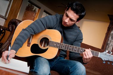 Songstuff's tweet photo. You may be familiar with some of the tips in this article, or you may employ many of them already without realising why you use them. Understanding techniques and knowing when to use them will greatly benefit your song writing.

https://t.co/W7BfdTl6QI https://t.co/lqE9wB3klq