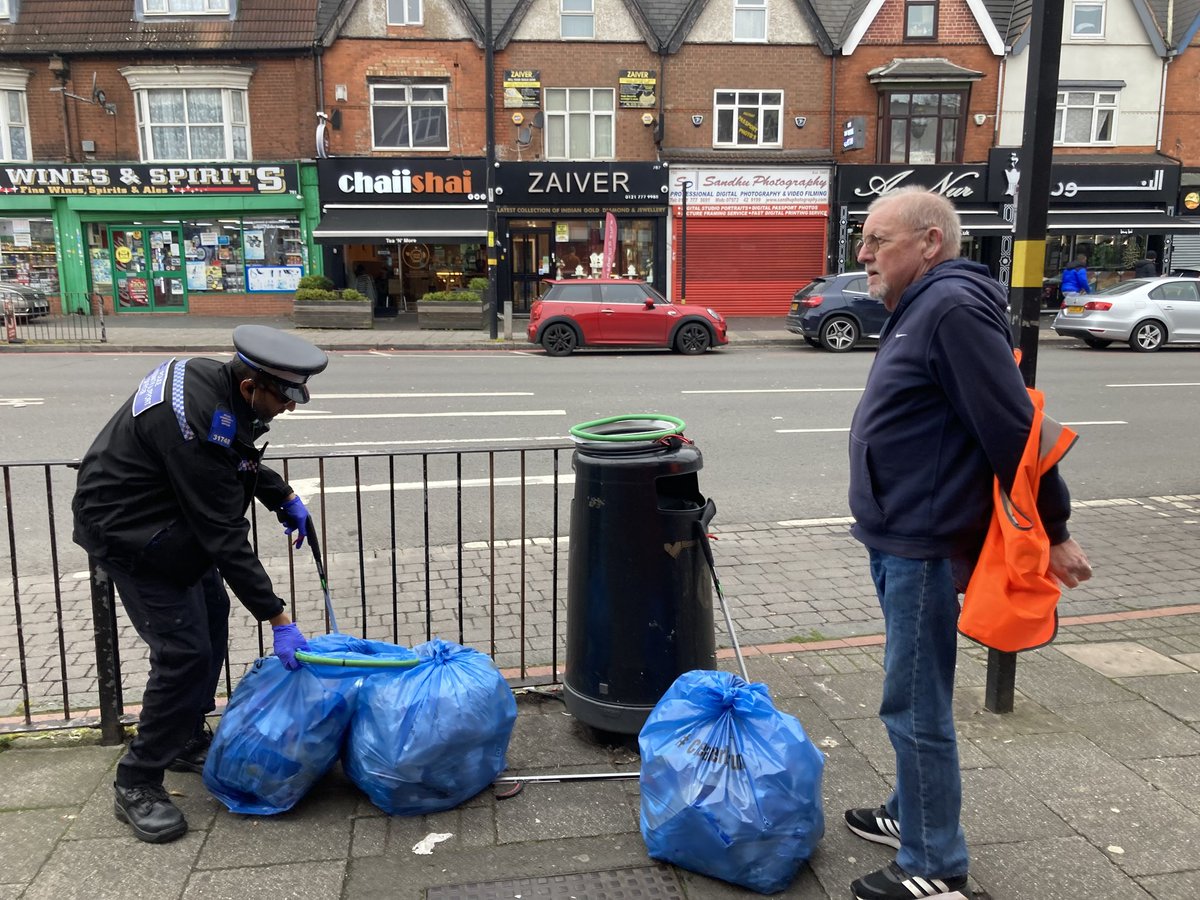 SpringfieldWMP's tweet photo. Multiple litter picks this past week with local cllrs incl @nickyebrennan and #sparkhilllitterbusters 
If you want to #cleanyourstreet
Get in touch. Stop the talk and do the walk! Make a difference! #Loveyourstreet at any age! https://t.co/GOLVfyWHIH
