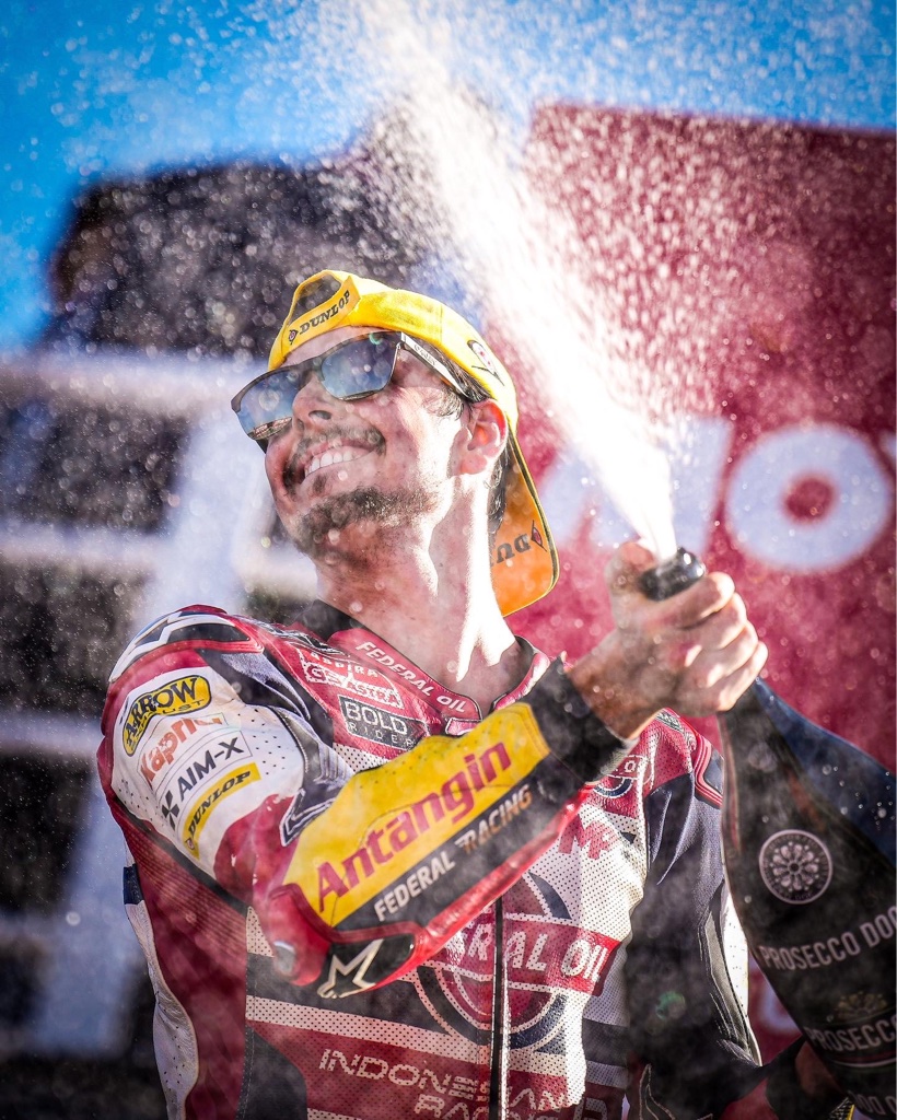 FabioDiggia49's tweet photo. What a way to end the season… PODIUUUUUMMMM!! P2!!!
Can’t be happier and in less then 90 hours I’ll become @MotoGP  rider! LET’S GOOOOOOOOO 🔥
@GresiniRacing  #ValenciaGP https://t.co/PNfDLnO9m0