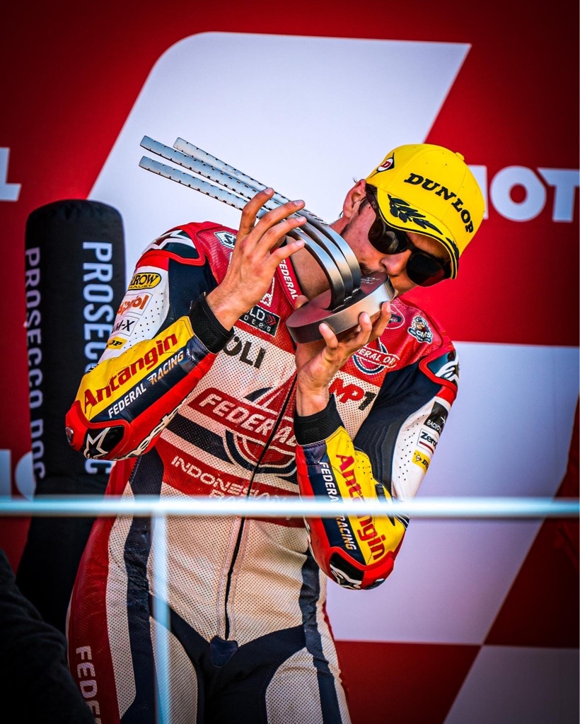 FabioDiggia49's tweet photo. What a way to end the season… PODIUUUUUMMMM!! P2!!!
Can’t be happier and in less then 90 hours I’ll become @MotoGP  rider! LET’S GOOOOOOOOO 🔥
@GresiniRacing  #ValenciaGP https://t.co/PNfDLnO9m0