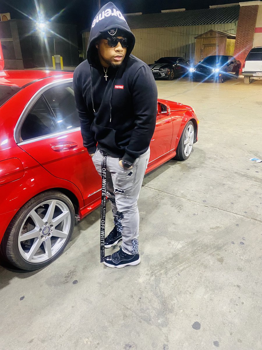 malcolmc22's tweet photo. “Put The City On My Back, Still Remember Hard Times 2017 was the year my dawg died, Pull up in Frog Eyes” -Dugg
#SupremeTeam 🔴
#WavyGang ♏️
#KobeYear24 💰
#LLDaye 📌
#Blessed24 🙏🏾 https://t.co/Az20JIjill