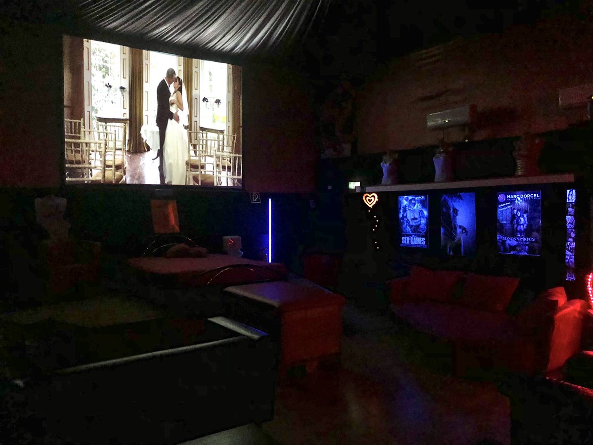 GebauerTorsten's tweet photo. Wer sagt dass in Pornos nicht geheiratet wird?
Ihr müsst übrigens nicht verheiratet sein um den Paare Treff am Sonntag ab 18:00 Uhr zu besuchen… #paaretreff #kino #pärchenabend #pärchenkino https://t.co/ETAjRH4UXl