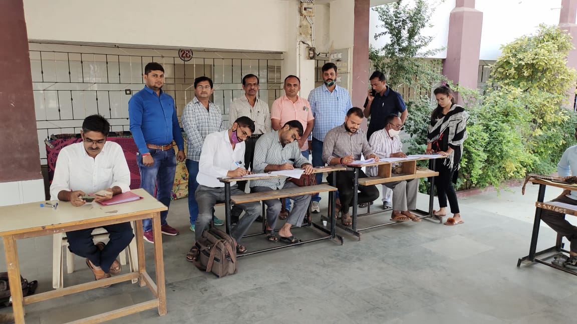 thakkarbharat81's tweet photo. #લોકશાહી
મતદાર યાદી સુધારણા કાર્યક્રમ
2022 के विशेष अभियान दिवस पर बू��� का दौरा किया
#ERoll . को अपडेट करने के लिए बीएलओ इस क्षेत्र में कड़ी मेहनत कर रहे हैं... https://t.co/ZJFwS0pvqj