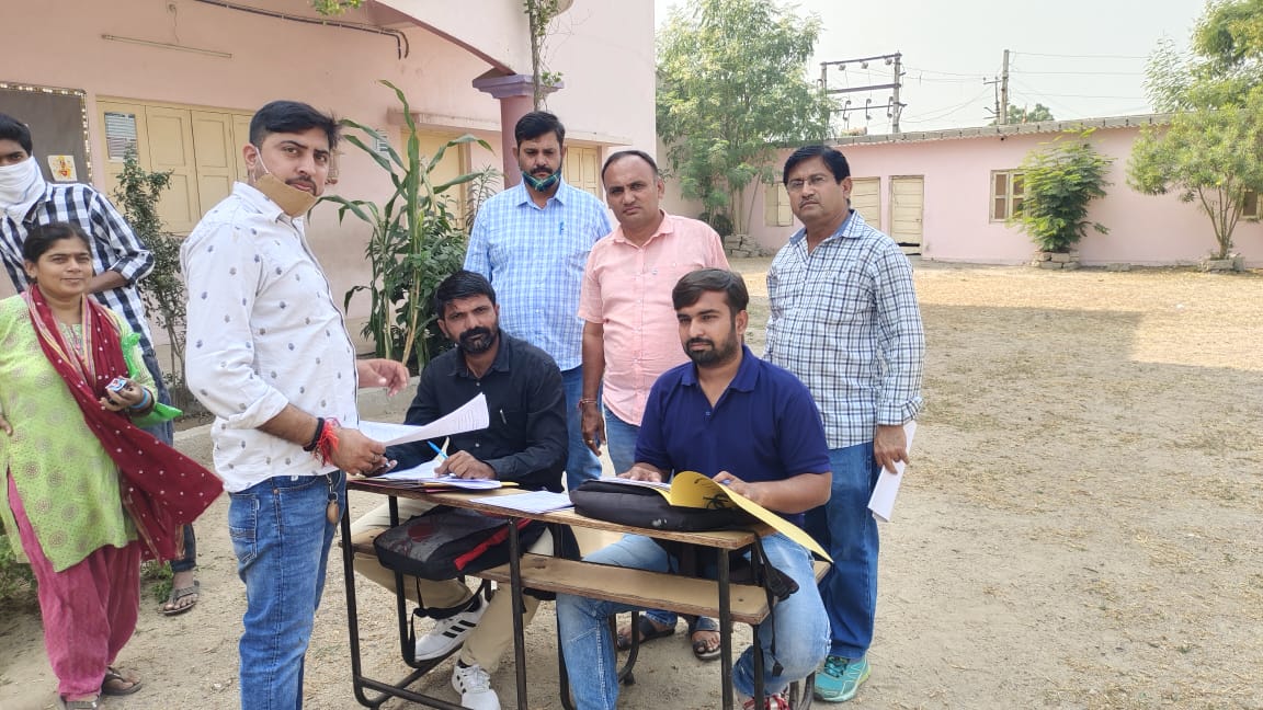 thakkarbharat81's tweet photo. #લોકશાહી
મતદાર યાદી સુધારણા કાર્યક્રમ
2022 के विशेष अभियान दिवस पर बू��� का दौरा किया
#ERoll . को अपडेट करने के लिए बीएलओ इस क्षेत्र में कड़ी मेहनत कर रहे हैं... https://t.co/ZJFwS0pvqj