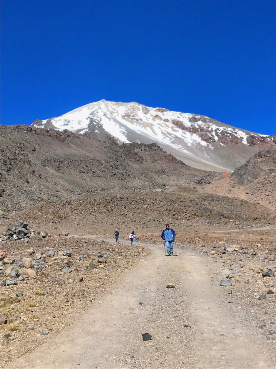 ToursAven's tweet photo. La aventura nos [transforma]
La montaña nos [inspira]
La vida nos [mueve] 
.
.
.
#ponteencamino https://t.co/Yk2IWeh6Ig