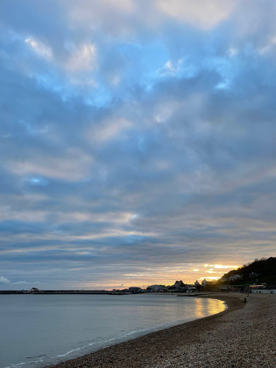 CoramCottage's tweet photo. Days end. Sunset reflection  #LymeBay #Dorset courtesy of Ella https://t.co/ICH7PX4jH9
