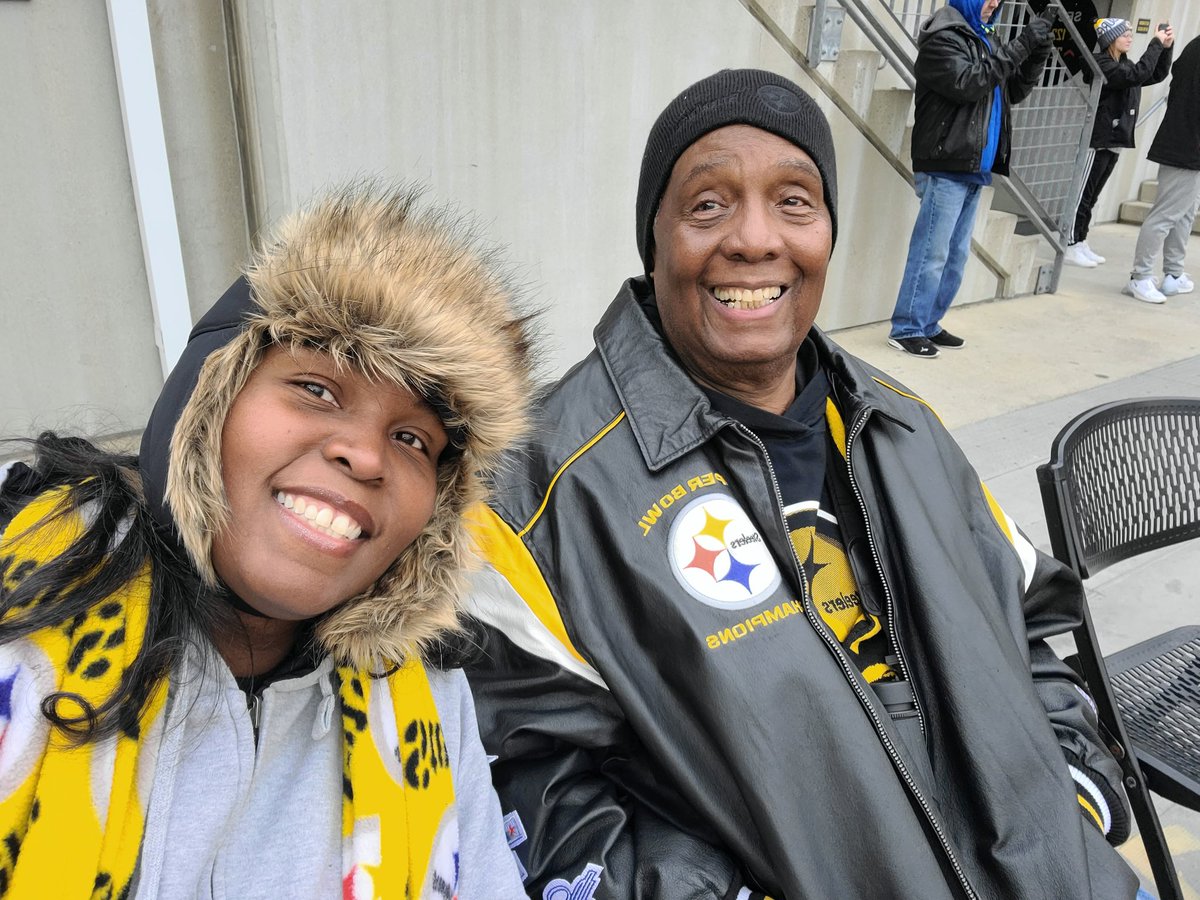 KHNeely's tweet photo. #HereWeGo #SNUProud #Steelers https://t.co/RZUhWEiTzv