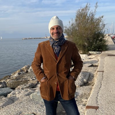 CourtesyDay's tweet image. #NuovaFotoProfilo