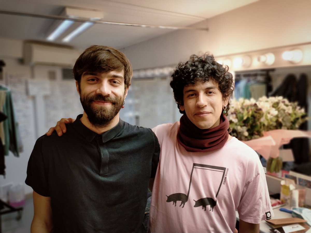 MLaPucelle's tweet photo. Momentazos de camerino con #RaulPulido & #JulioMontañana en @teatroabadia con "Para acabar con Eddy Bellegueule". 🎭
¡Mil gracias por vuestros detallazos y buen hacer! 🙌 A girarrr... @somosLaJoven
#teatro #teatromadrid #theatre #play #eddybellegueule #madrid #theatreday https://t.co/wJCgWMTM8q