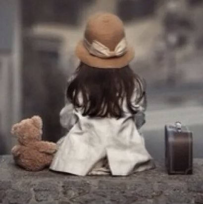 والله إنّي ما نويت البعد لكن
شفت عينك وإنت للفرقى تهيّـا 

وقتها ضاقت على العين الأماكن
إستحيت أبكيك مير الدمع عيّـا 💔