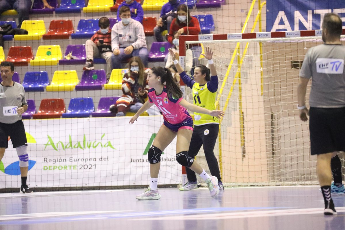 BMMalagaCosta's tweet photo. ¡Tres debutantes en Europa!😍

Desi Segado, Daniela Jerónimo y Andrea Molina, que debutó con el primer equipo, se estrenaron en la EHF European Cup 👏😊

¡Un paso más, chicas!💪

#VolvamosASentirnos

⚫️⚪️ #SomosPanteras https://t.co/woJucdQqrG