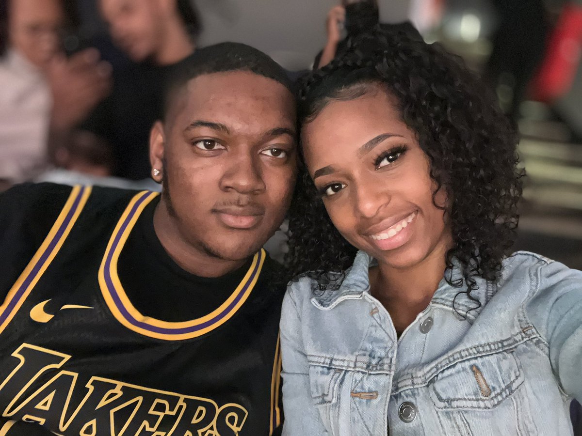 flawlesslysa's tweet photo. #Lakeshowlive https://t.co/ZSkEtfXCOY