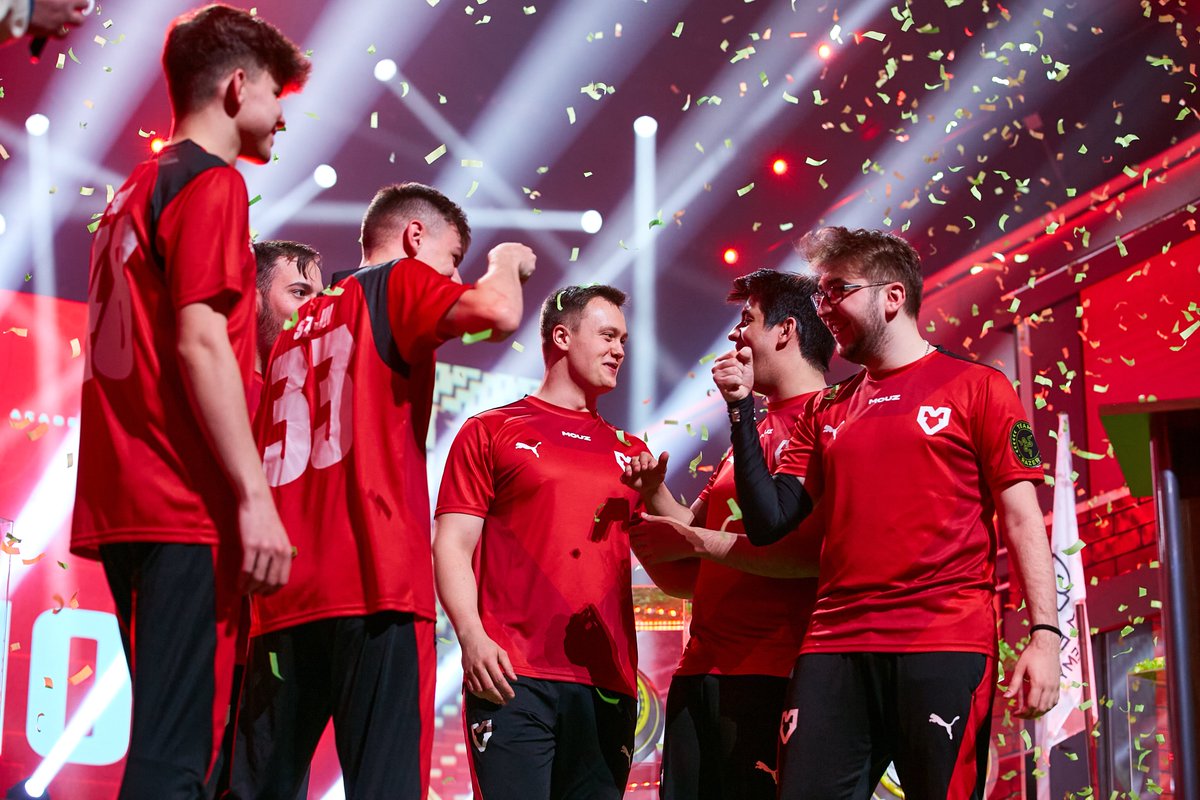 borodasla's tweet photo. 🤜🤛💥 @torzsi @szejn1k #VaMouz  #WeplayAcademyLeague #WAL2 https://t.co/YwvNLhg83M