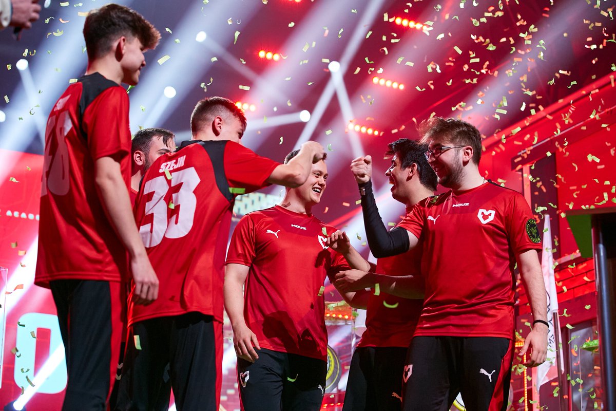 borodasla's tweet photo. 🤜🤛💥 @torzsi @szejn1k #VaMouz  #WeplayAcademyLeague #WAL2 https://t.co/YwvNLhg83M