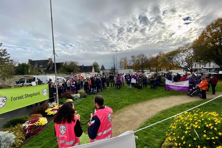 JeanCbzh22's tweet photo. Quand toutes la populations anti-chasse se réunit à #laille samedi devant la mairie. Face a la minoritée des chasseurs qui se réunissent à redon en septembre.
Soit il me faut un rdv ophtalmo en urgence
Soit nous sommes encore face Ă un mensonge
#IlsSachentNousChassons https://t.co/wFDieHMLQX