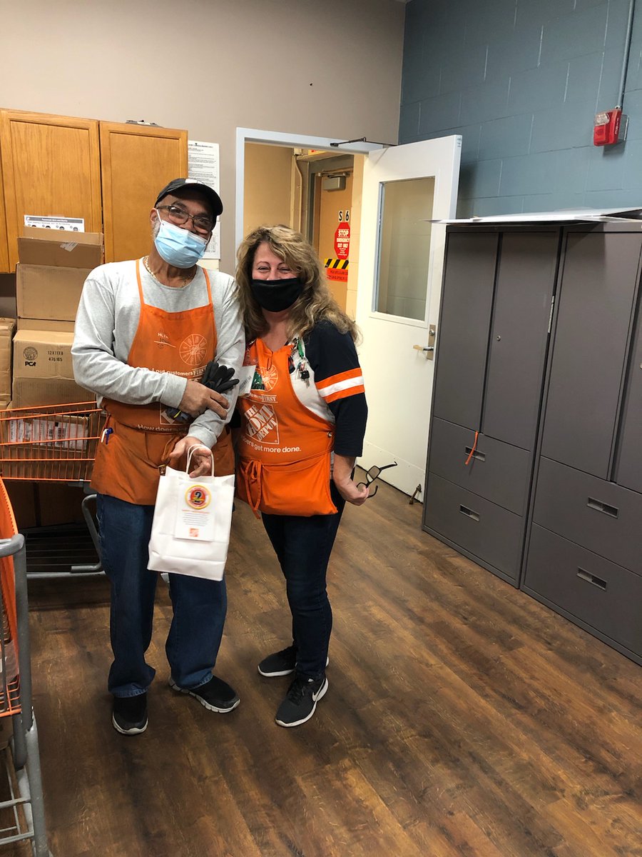 thd_2710's tweet photo. Hello store 2710!!! Today we are Celebrating associates Abeds 1 year and Domingos 2 year anniversaries. Congrats!  @chrisLsm2738 @McFarrenGary https://t.co/3pIl4GC4kT