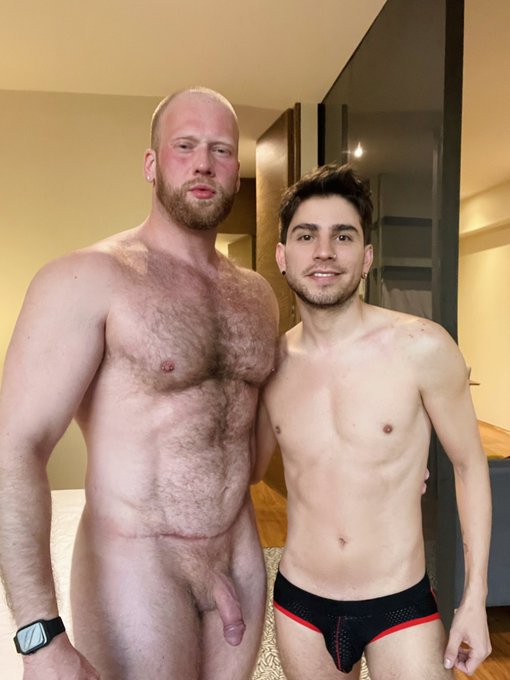 Quieren ver cómo me sometió  @VikingMuscleXXX 

https://t.co/swyaPRHYCB https://t.co/l1z0syOMI3