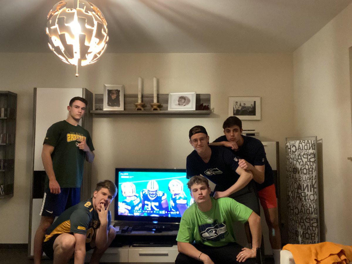Skillmanjaro10's tweet photo. Seahawks@Packers #ranNFL @ransport https://t.co/xVyvJPL9eY