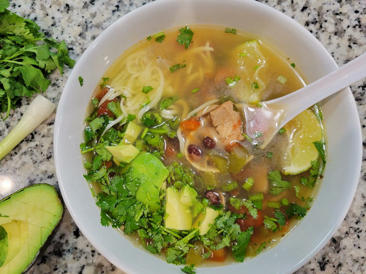 Skinny Chicken Tortilla-less Soup 
#weightwatchers #mealprep #wwcommunity
buff.ly/3ncZpNd