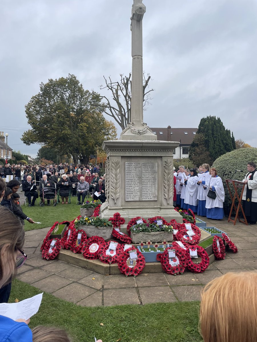 buddhi_w's tweet photo. It was an honour to join Sunbury Remembrance Sunday service at the Sunbury  Memorial with his worshipful mayor of Spelthorne Borough Council, https://t.co/GHhtYthdwN Andrew, hundreds of residents and volunteers. I laid a wreath on behalf of Surrey County Council. https://t.co/RAA6AsTcsC