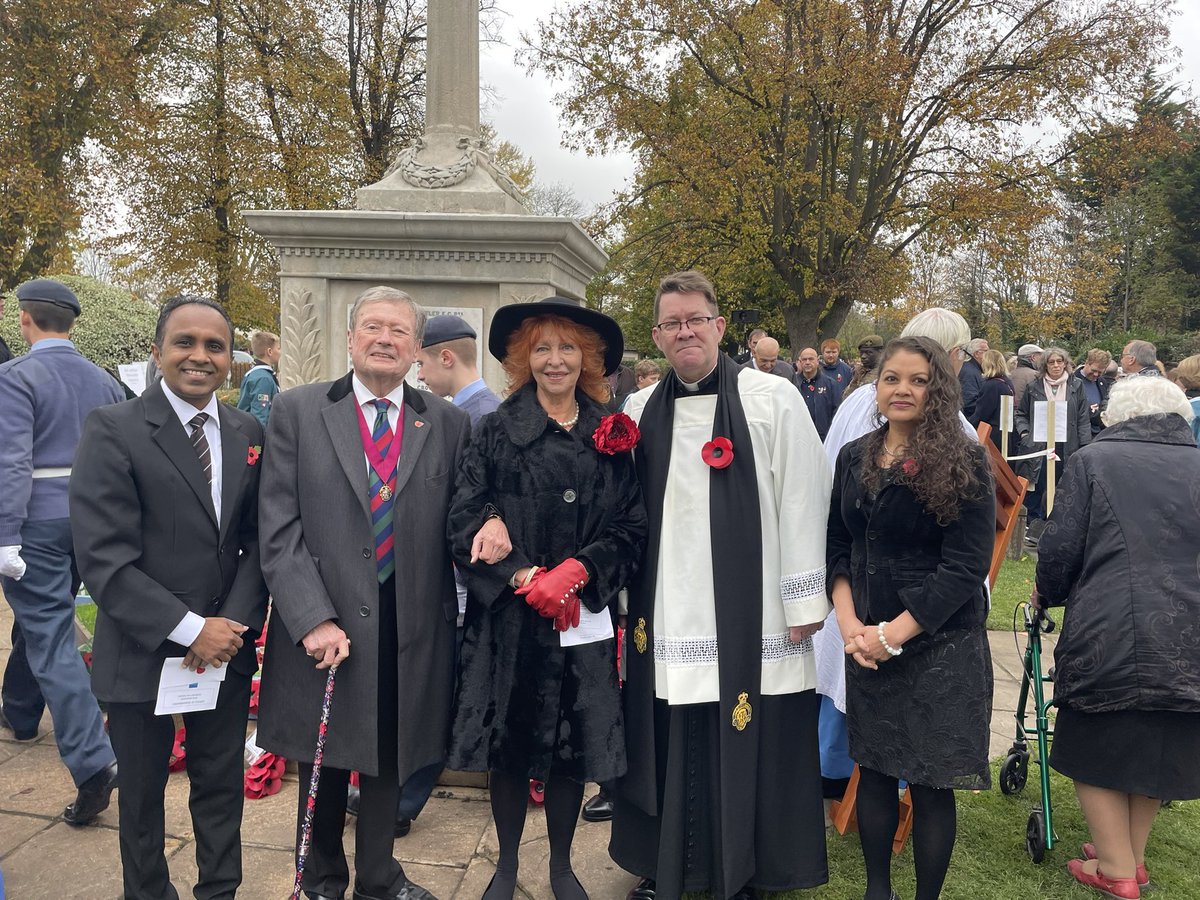 It was an honour to join Sunbury Remembrance Sunday service at the Sunbury  Memorial with his worshipful mayor of Spelthorne Borough Council, Rev.Fr Andrew, hundreds of residents and volunteers. I laid a wreath on behalf of Surrey County Council.