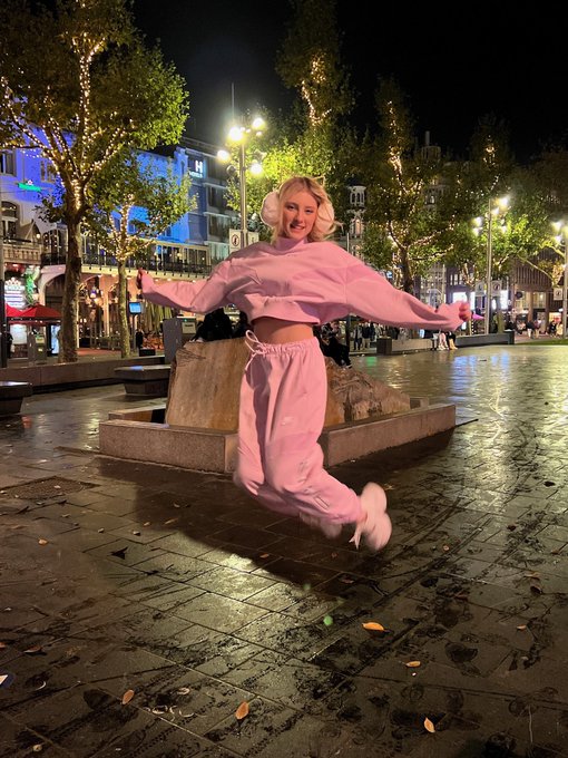 This is what Happy melody looks like 💕 perfectly awkward. I love it. https://t.co/WEtop4LE05