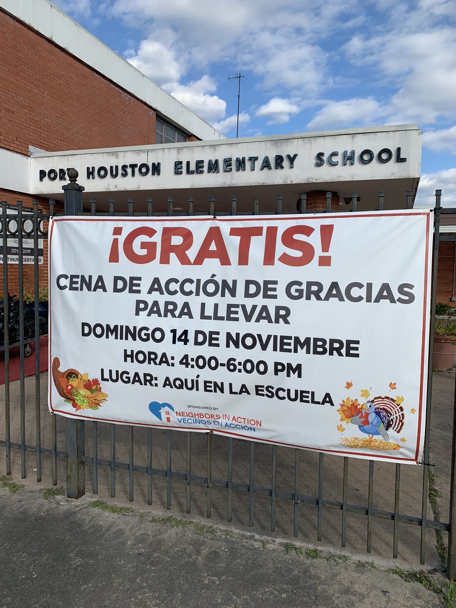 VGarcia_EDU's tweet photo. Our community partner @NIAPortHouston providing Thanksgiving meals to our @PortHoustonES families on this beautiful Sunday https://t.co/NdkJhGhdze