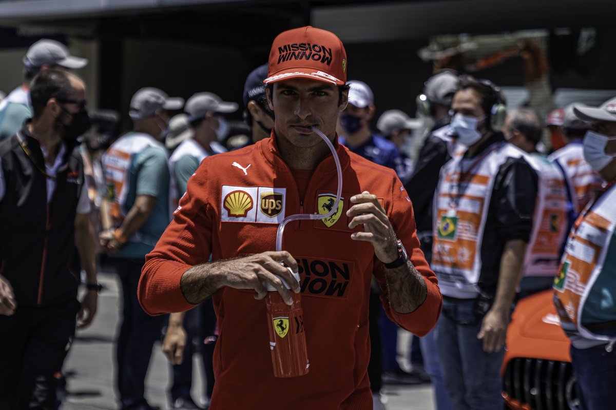 ScuderiaFerrari's tweet photo. Our Sunday in 📸

Obrigado Brasil! 🇧🇷

#essereFerrari 🔴 #BrazilGP https://t.co/eZuHeHfM8Y