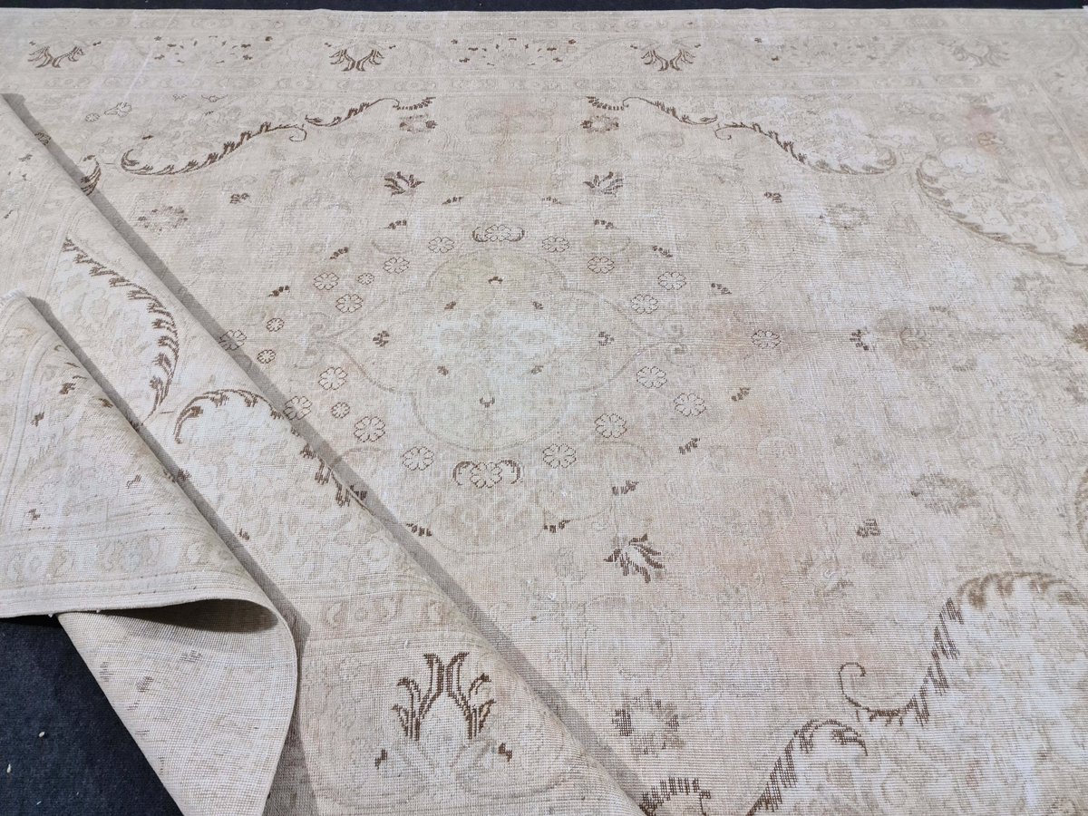 Excited to share the latest addition to my #etsy shop: 9x12 Faded Oversize Neutral Turkish Area Rug/ Hand Knotted Oushak Rug/ Big Vintage Carpet/ Boho Decor Rug/ Muted Area Rug/ 9.6 X 12.3 feet etsy.me/3nhd46c #beige #housewarming #thanksgiving #rectangle #orie