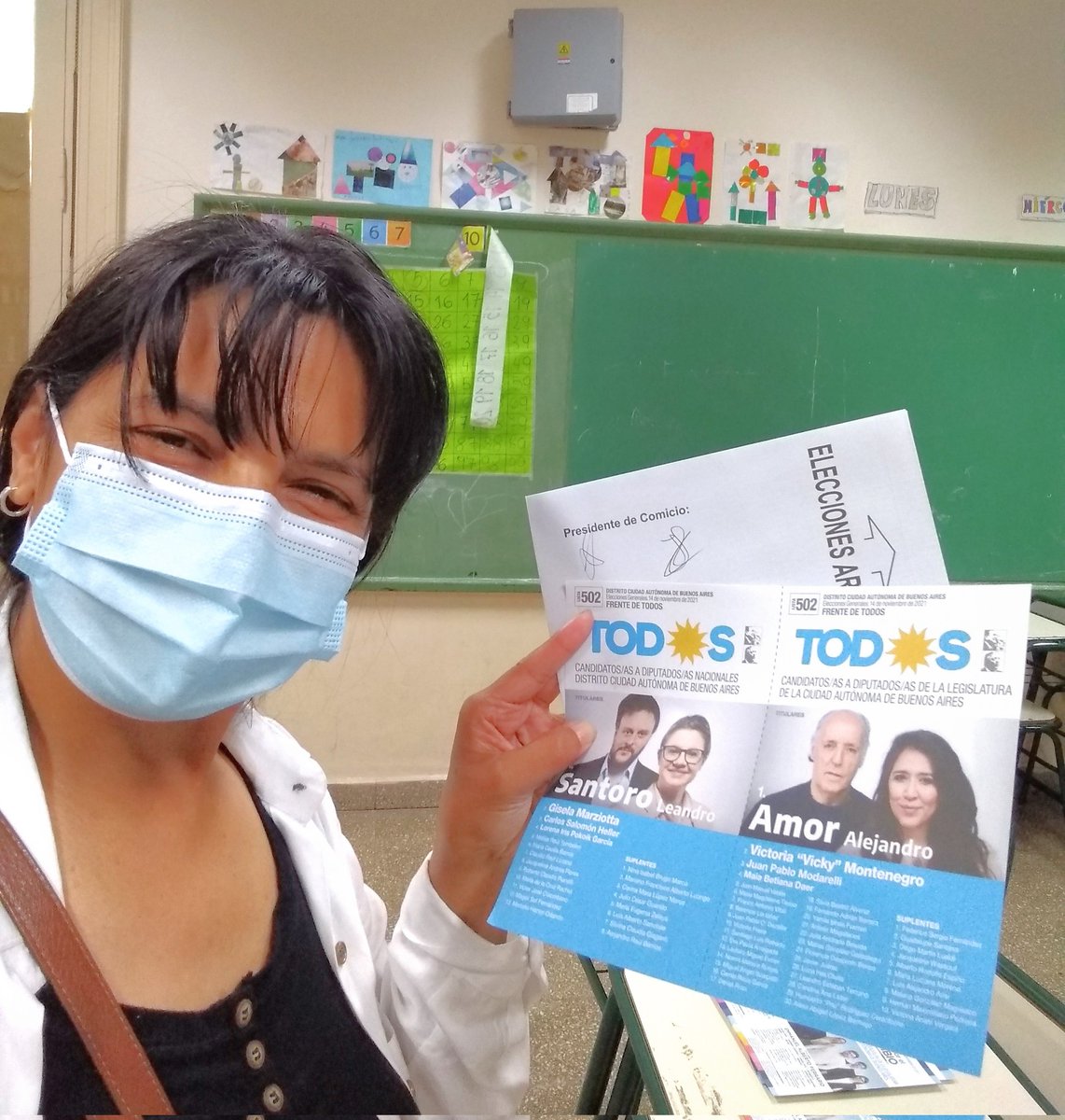 marh_h's tweet photo. #YoVotoAlFrenteDeTodos #Santoro #Gisela #VotoPorTodos #VotaPorArgentina #VotoSi con la alegría que nos caracteriza!!🥰🌈✌️ @UniYOrgComuna7 https://t.co/wUxQJmYlsV