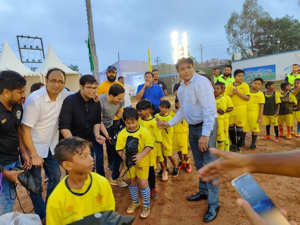 JuggernautsOFC's tweet photo. Stronger by a year 🤙🏼
💯 kits this year, 💯 more smiles

Special thanks to the @bkrt230 team for making the #ChildrensDay 2.0 sustainable https://t.co/797944bhxq