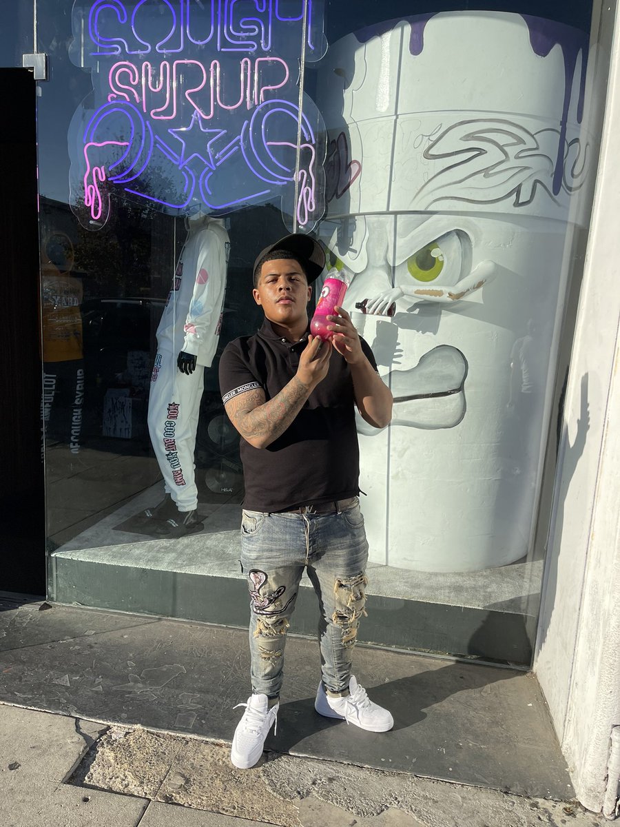 selff__madeeee's tweet photo. I’m having da perks an da drank so Iguess ima 👨🏽‍⚕️ https://t.co/5R2Vip1alo