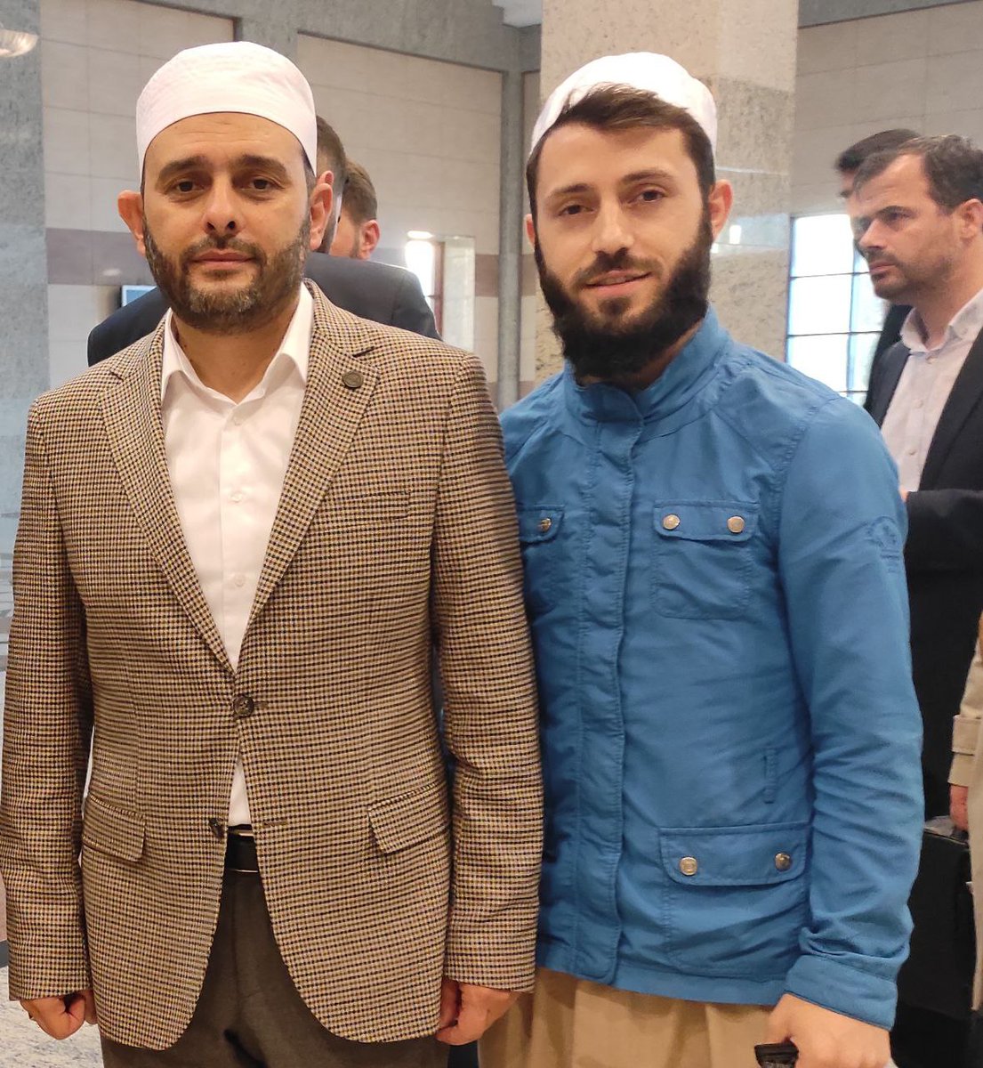 Barisuluk's tweet photo. Gülsüm Hanım Kız Kur'an Kursu'nda, kıymetli hocalarımızın gecesini gündüzüne katarak yetiştirmiş olduğu 45 tane hafızımızın icazet merasimine katıldık
Rabbimm #kurankursu #kongremerkezi #haliçkongremerkezi #halickongremerkezi #halilkonakcı #halilkonakçı #i̇lim #basakcengiz https://t.co/LftJcMnlur