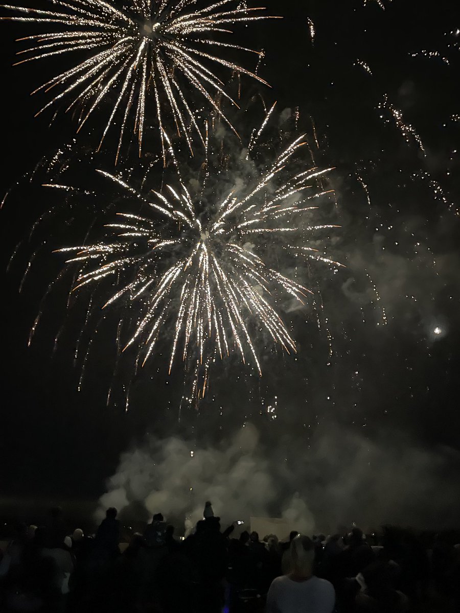 All I can say is WOW!! What a brilliant fireworks event you put together yesterday <a href="/AvonwoodPTA/">Avonwood PTA</a>! You are all amazing, thank you 🥰 #TeamAvonwood