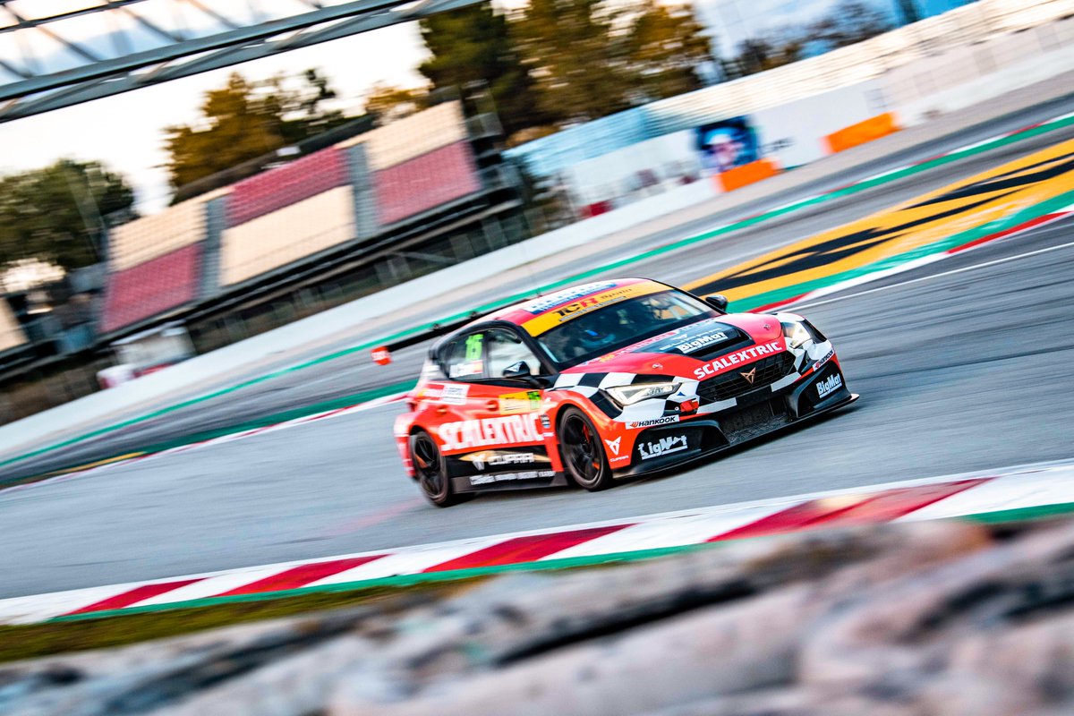 MonlauMotul's tweet photo. 🏁 ¡Acaba de finalizar el @tcrspain 2021, y ya estamos pensando en la siguiente! 

👉🏼 La temporada ha finalizado en el circuito de casa, un circuito que nos encanta a todo el equipo de @MonlauRepsol  y que, lamentablemente, no hemos podido subir al podio en esta última prueba. https://t.co/SLpkWkLCas