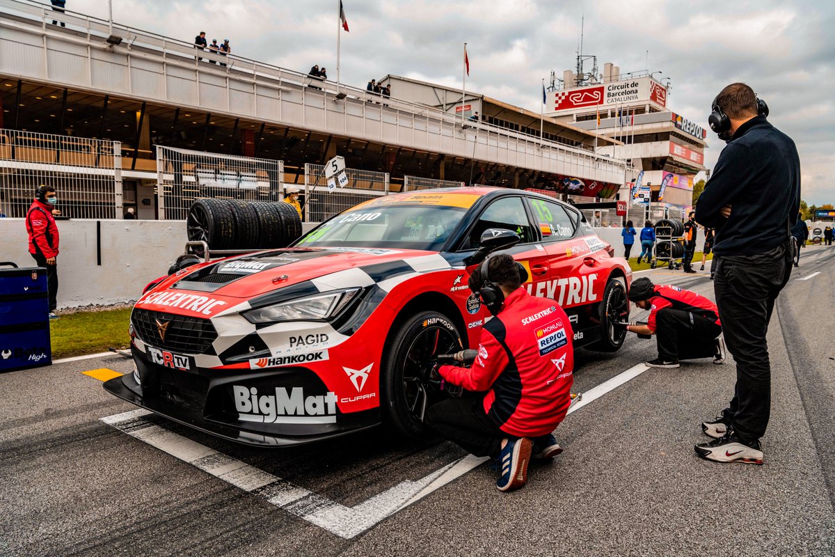 MonlauMotul's tweet photo. 🏁 ¡Acaba de finalizar el @tcrspain 2021, y ya estamos pensando en la siguiente! 

👉🏼 La temporada ha finalizado en el circuito de casa, un circuito que nos encanta a todo el equipo de @MonlauRepsol  y que, lamentablemente, no hemos podido subir al podio en esta última prueba. https://t.co/SLpkWkLCas