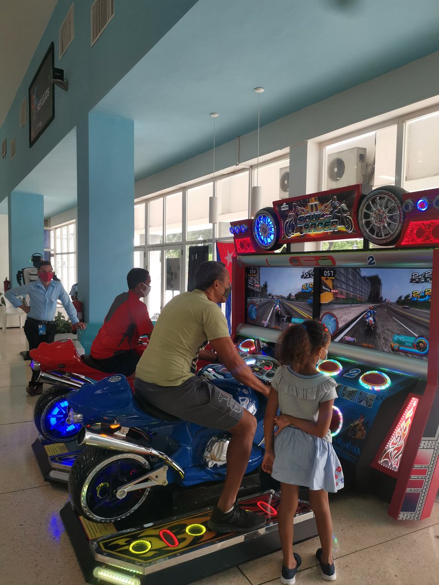 feria_pla's tweet photo. A pesar de la lluvia niños y no tan niños de #Cuba disfrutan de los servicios del Palacio Central #CubaVive #LaRazonEsNuestroEscudo https://t.co/5EyjODaqKr