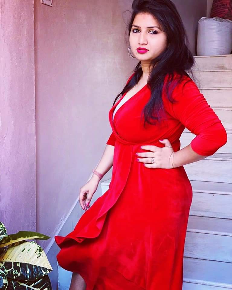 AadhikariJyoti's tweet photo. Some random click reveals your inner grace and charm in a pleasant way...

#selfloveisimportant
#jyotiaadhikari #selflove https://t.co/cegbzJsxNe