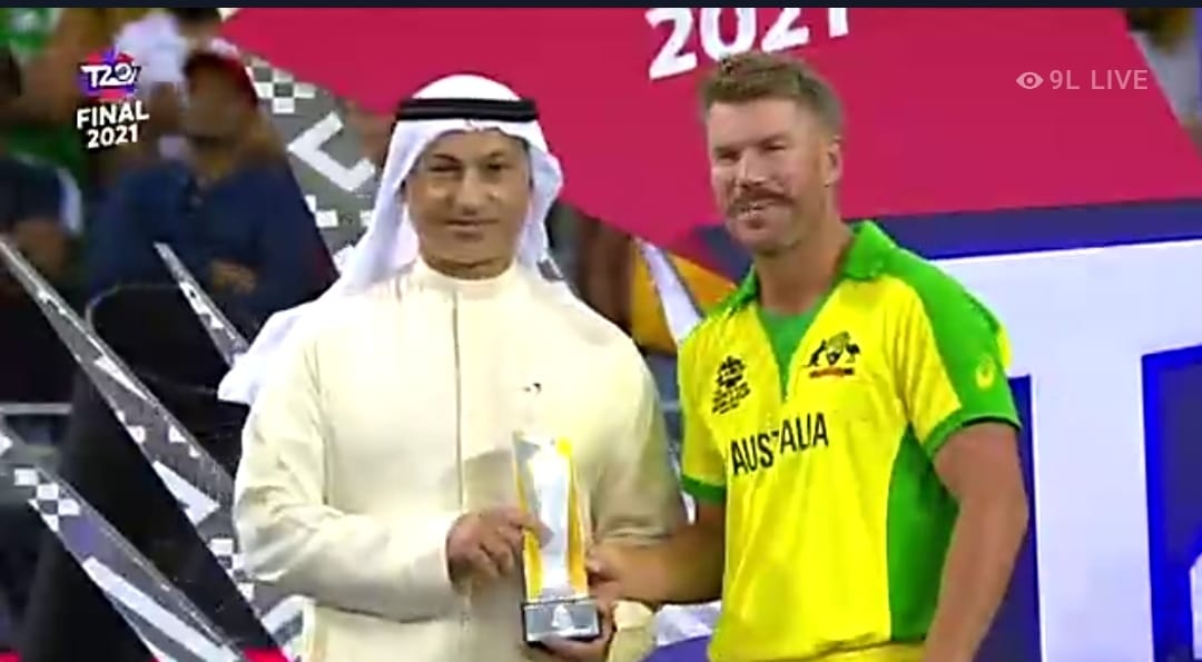 CricCrazyJohns's tweet image. What a journey - sandpaper incident in 2018 to winning the man of the tournament in the T20 World Cup 2021. Take a bow, Warner.