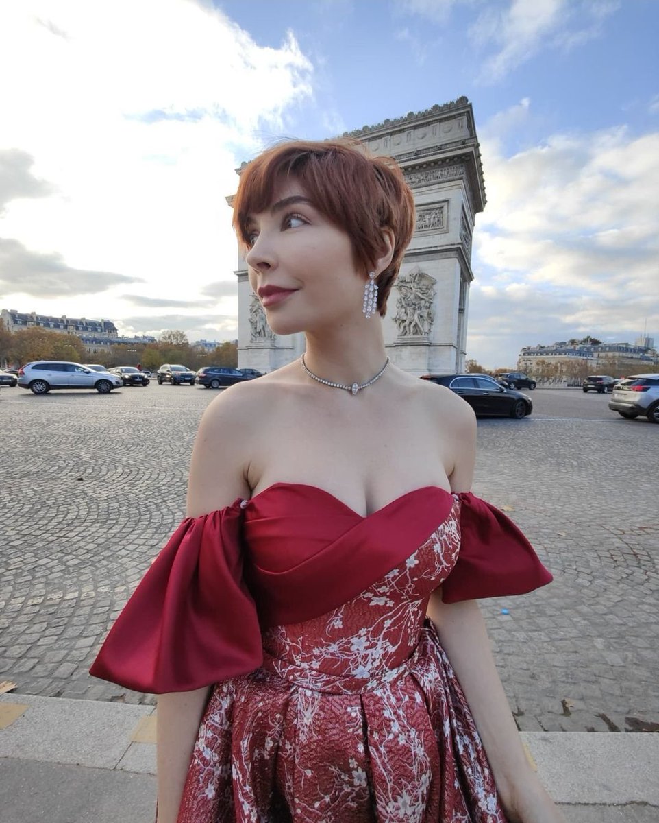 guillarme's tweet photo. #arcdetriomphe ✨ with #actress @alixbenezech wearing #guillarme #christopheguillarme #eveningdress #robedesoiree
#helenajoyjewelry 💍 for #premiummagazine
📷 @AbdouHILALIfoto
#paris https://t.co/qAkkE0NZ8H