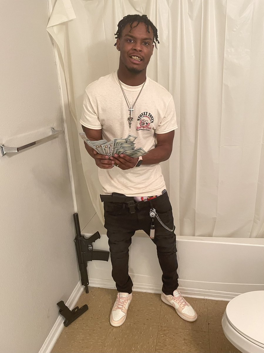 IamJavon1's tweet photo. Heon Get In Da Game π
π½ββοΈ Heen Having No Motion π , They Dont Een Throw When He Open π€‘ , I Step Wit Da Left Like GinΓ³bili , Den Fade Off π I Feel Like Kobe ! π» #FTHCG #GG #FreeCpMg #LLDumbway #LLQ #LLMoto π¦ππ https://t.co/v1aC585NFK