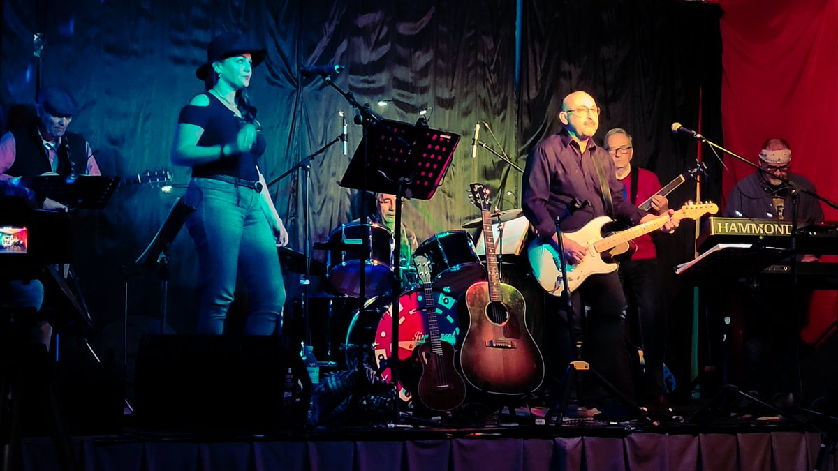 JimTersol's tweet photo. Moltes gracies @Granera sou un públic fantàstic! Esperem poder tornat aviat!  
#Granera #Concert #Castellterçol #Moianès https://t.co/OfhjWVFlLB