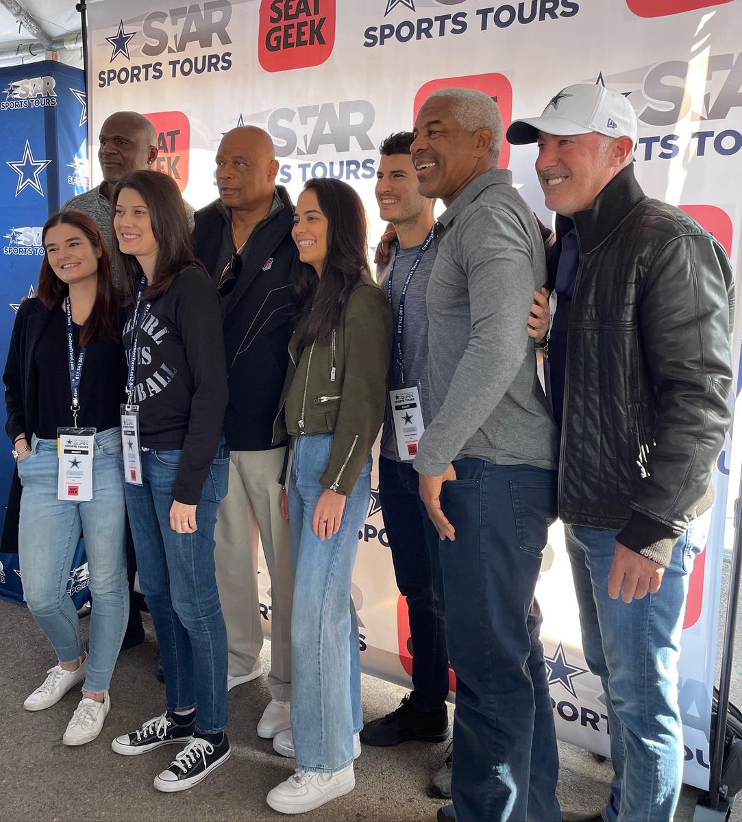 StarSportsTours's tweet photo. Legend Tony Hill this morning hanging out with Star Sports Tours fans!!! We love a Thrill Hill selfie!
#ATLvsDAL
#DallasCowboys #CowboysNation #OnlyWithSST #CowboysTravel #GameDay #thrillhill #autograph https://t.co/a4cvu3xceG