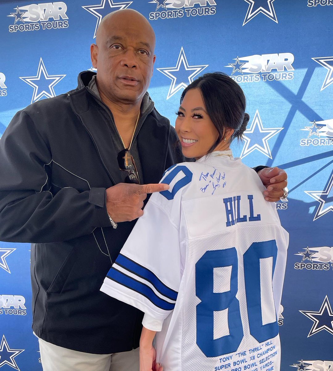 StarSportsTours's tweet photo. Legend Tony Hill this morning hanging out with Star Sports Tours fans!!! We love a Thrill Hill selfie!
#ATLvsDAL
#DallasCowboys #CowboysNation #OnlyWithSST #CowboysTravel #GameDay #thrillhill #autograph https://t.co/a4cvu3xceG