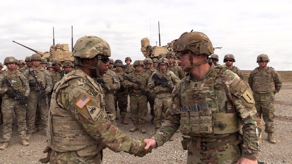 FightingFirst's tweet photo. CSM Mullinax presents coins to Soldiers honing their #WarfightingMastery during Dagger Crucible. #POV @DaggerBDE https://t.co/sVIsrWVkgS