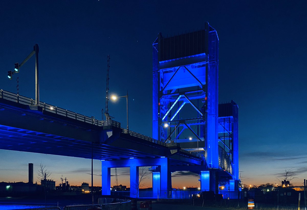 MassDOT's tweet photo. Tonight the #ZakimBridge #LongfellowBridge #ForeRiverBridge and #BurnsBridge will light up blue for Diabetes Awareness Month. @JDRFGNE https://t.co/ClnDlMhmqB