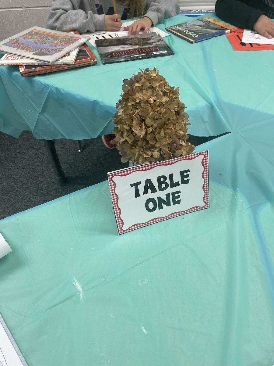 DeniseMMarsh's tweet photo. Book tasting complete with dinner music to introduce 4th grade students @Willard_School to extreme weather in preparation for their upcoming research projects #WillardPride #BerlinReads https://t.co/32lbM4YC6z