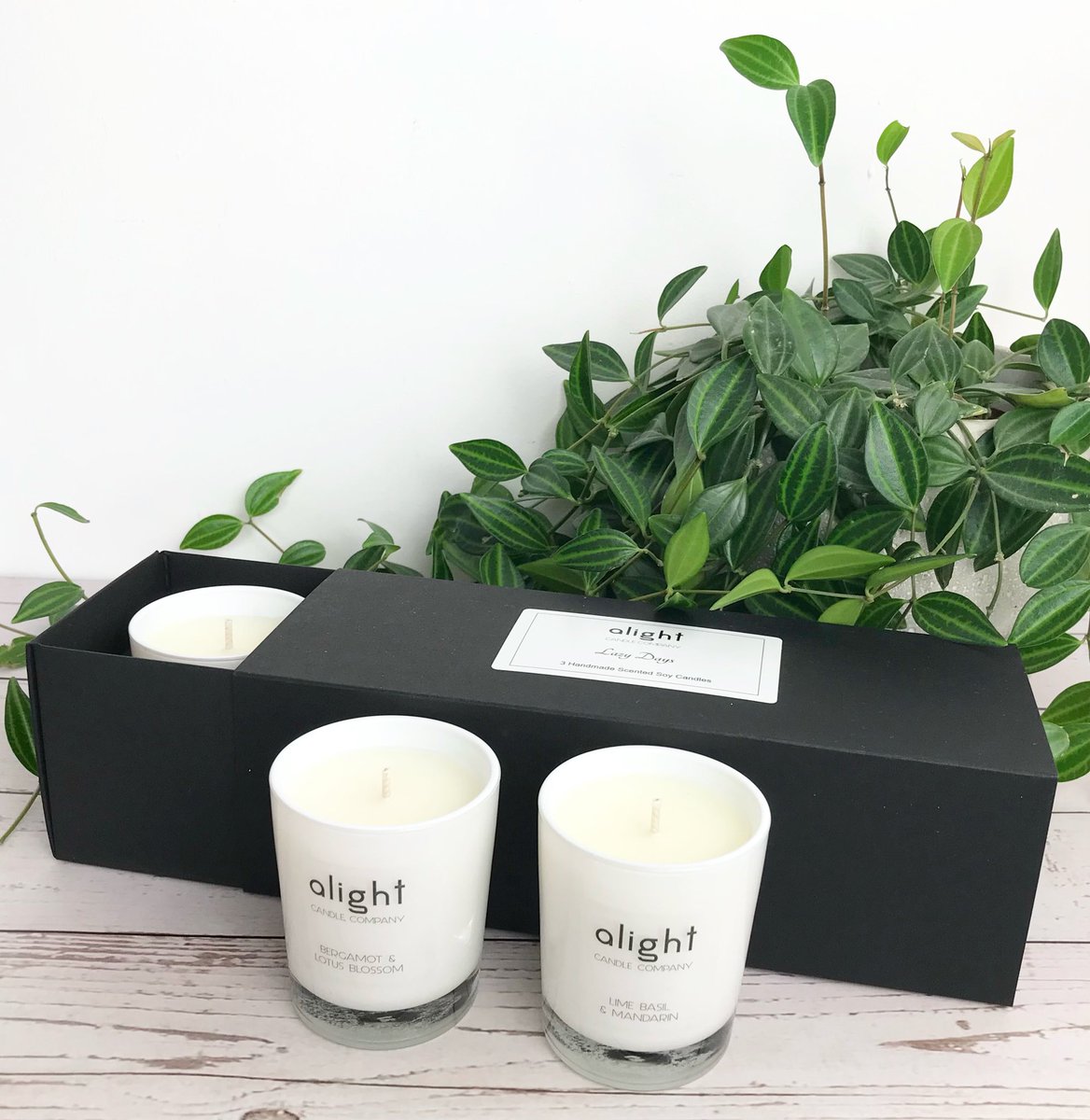 AlightCandleCo's tweet photo. If you're looking for an extra-special present then our gift sets are the perfect choice. Beautifully packaged inside a stylish gift box, these sets are a lovely way of making a special occasion even more memorable.  
https://t.co/GAdAuWCjps https://t.co/qnUqEXNVsn